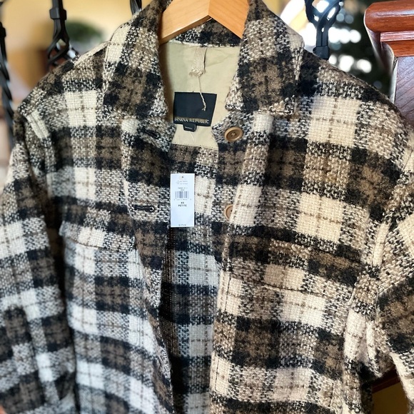 Banana Republic Petite Oversized Italian Boucle Shirt Jacket - Picture 3 of 12